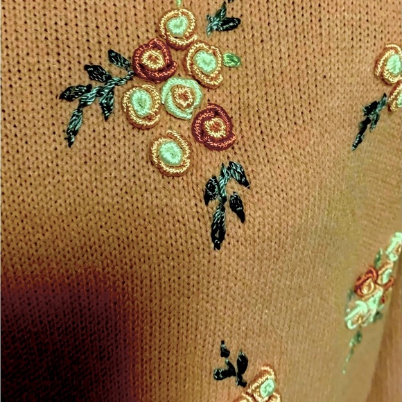 Vintage Alfred Dunner sweater w/embroidered flowers. NWT beautiful cond size L - Picture 5 of 5
